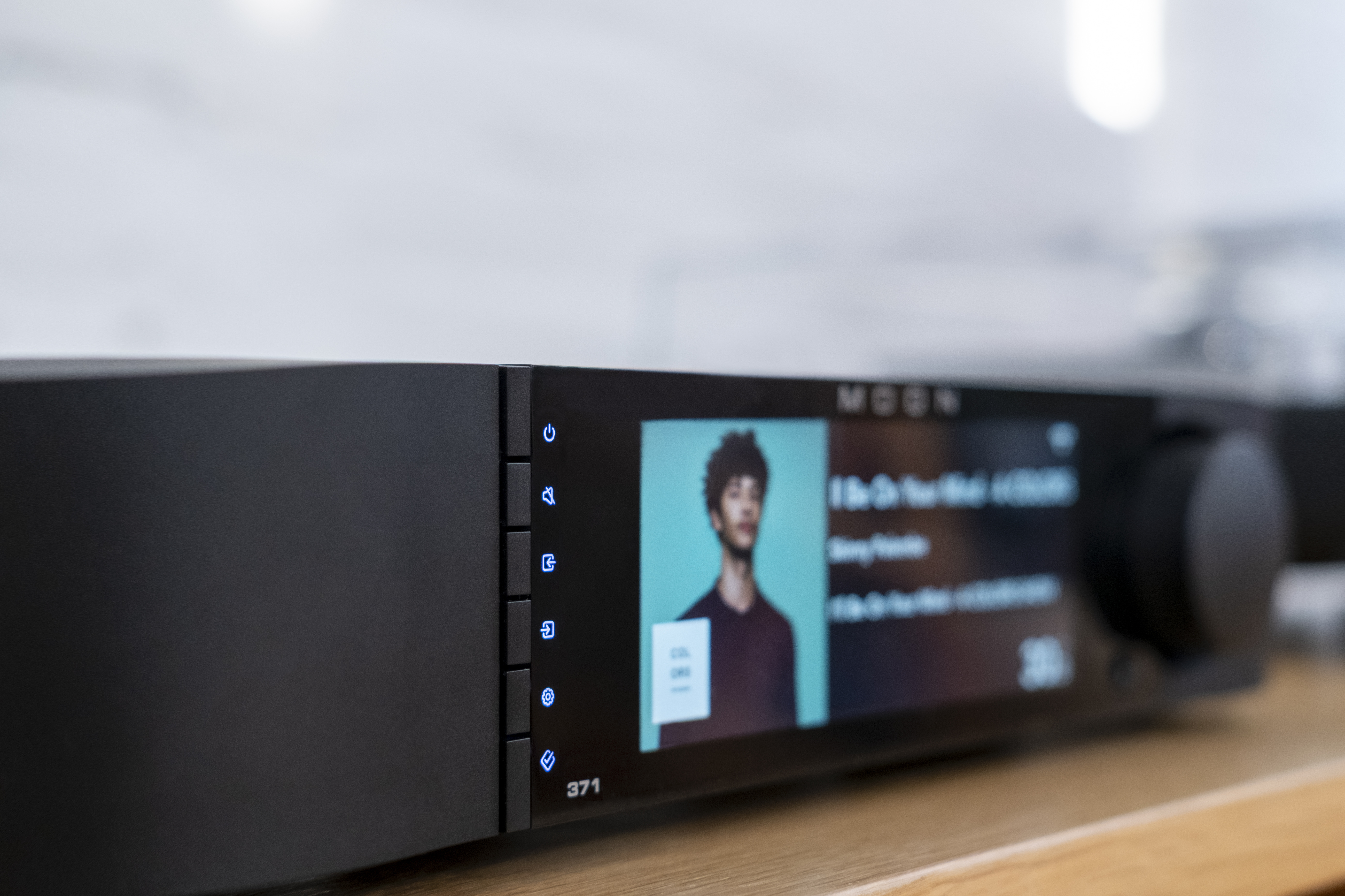 MOON Compass Collection nace con el amplificador en red MOON 371